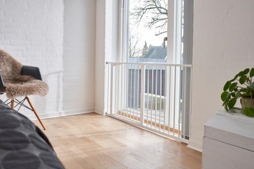 Image of Babydan ASTA önfeszítős széles ajtórács toldalékokkal (145,5 - 151,7 cm)